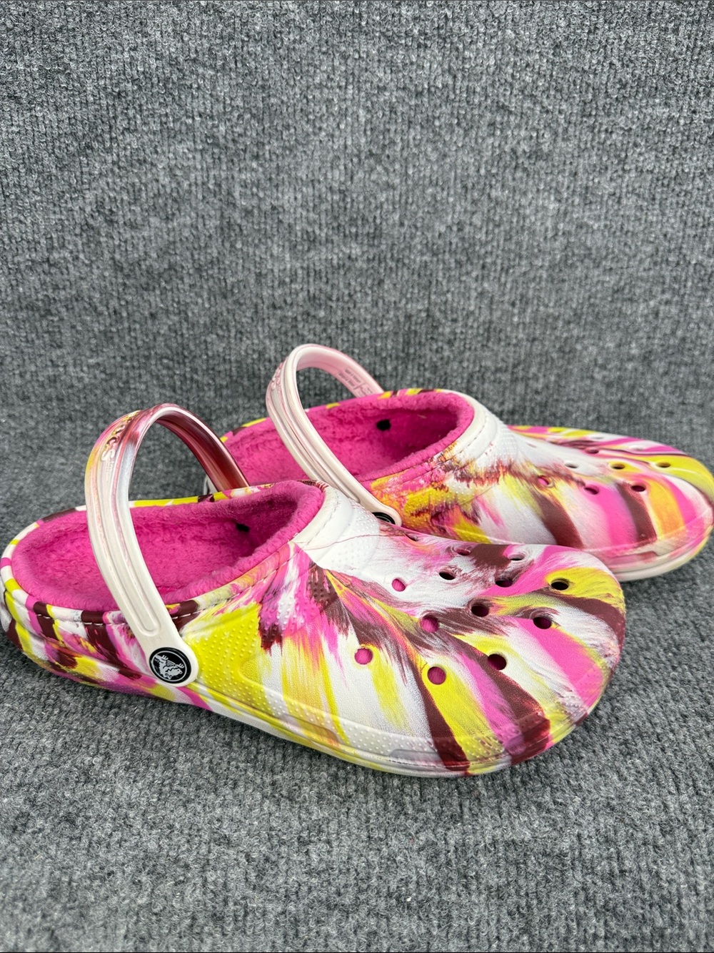 CROCS Tie-Dye Pink Yellow with Pink Fleece-Lining Men’s 6 Women’s 8 (J6)